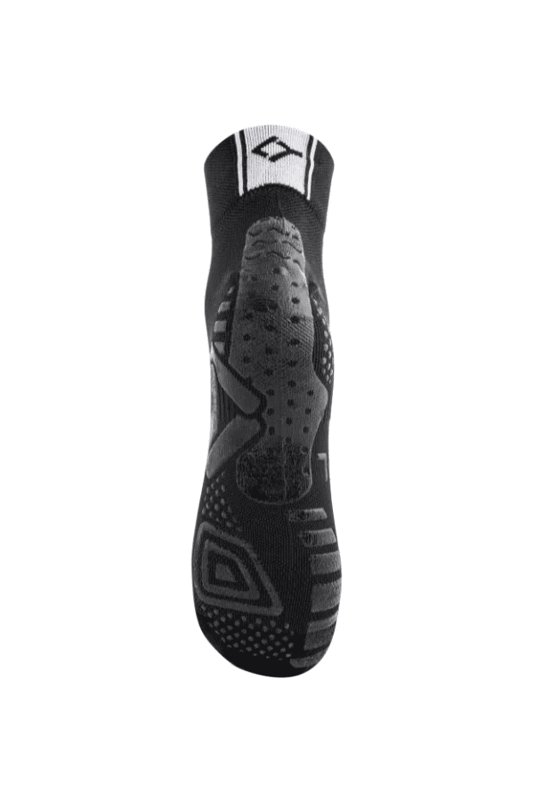 Floky Multisport short sock in black showing the grip sole with Floky diamond logo and anti-slip dot pattern, straight sole view on white background